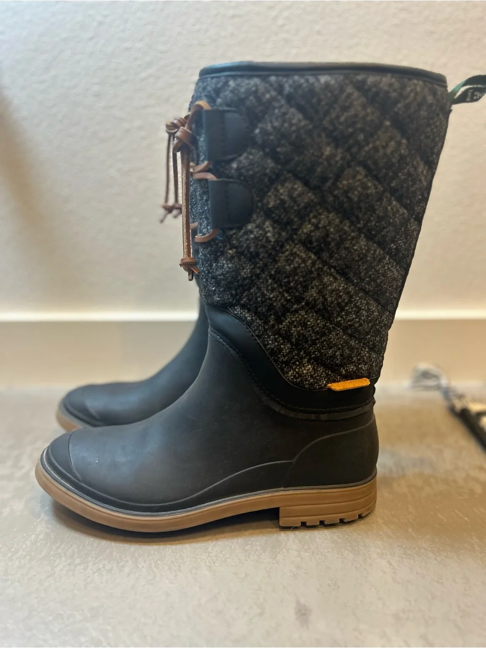 Kamik Abigail Black Grey Quilted PullOn Winter Rain Boots Size 8 Waterproof Base